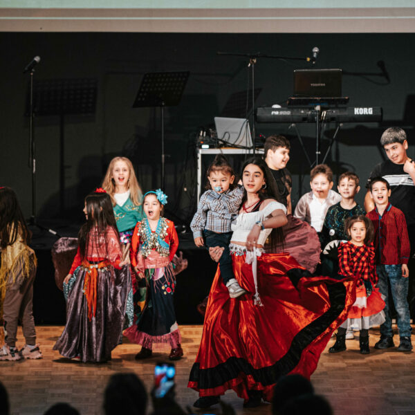 Jūrmalas romu jauniešu kolektīvs “Romani jag”, foto - Jūrmalas pašvaldība