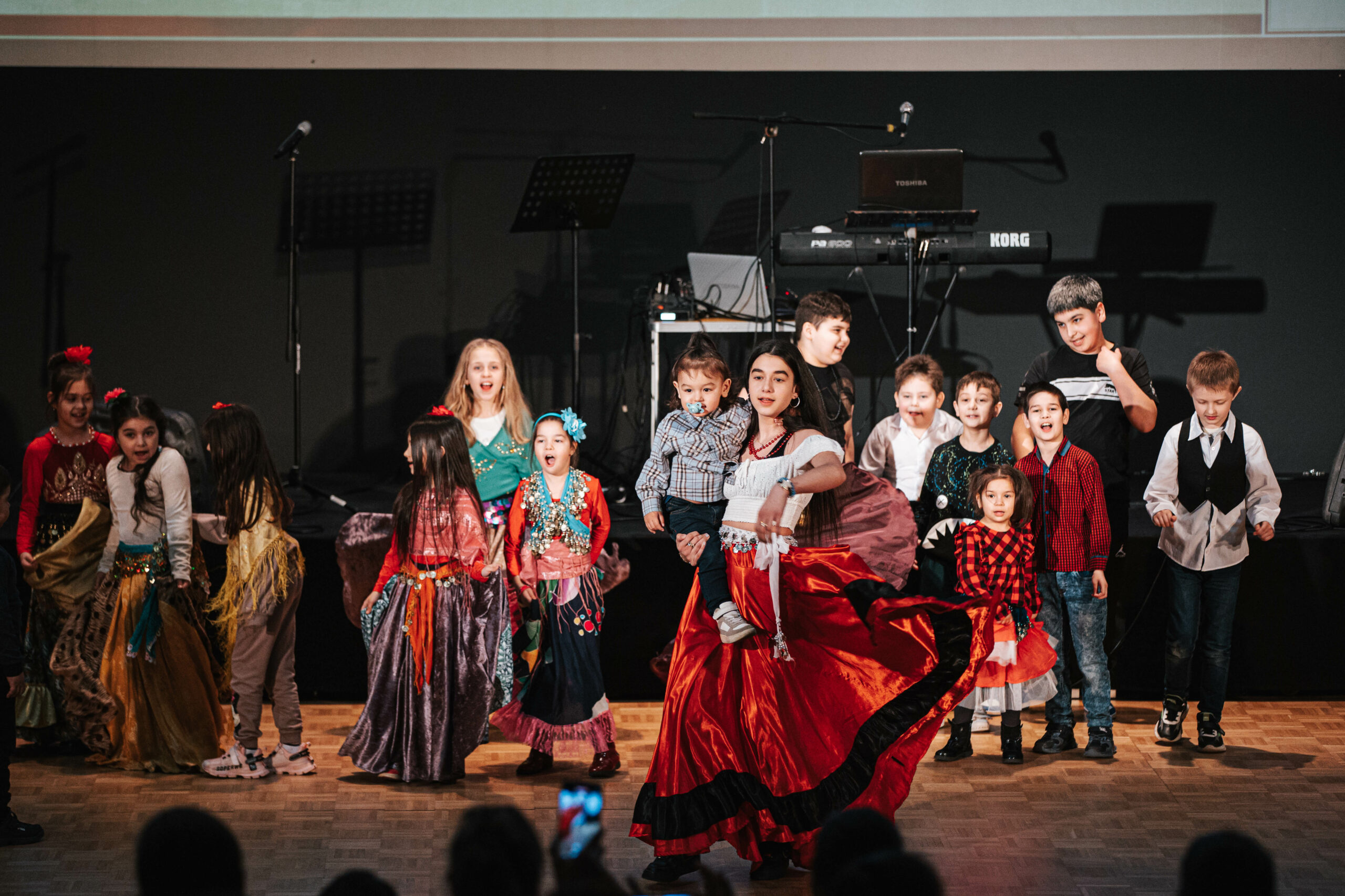 Jūrmalas romu jauniešu kolektīvs “Romani jag”, foto - Jūrmalas pašvaldība