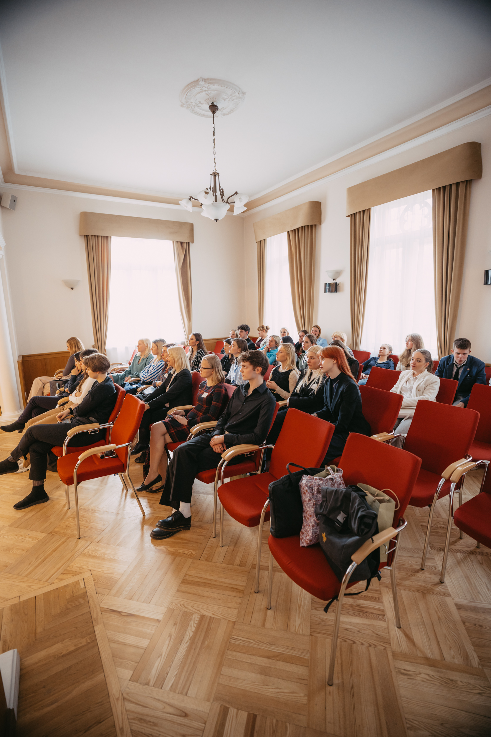 Izspēles fināla skatītāji un dalībnieku atbalstītāji