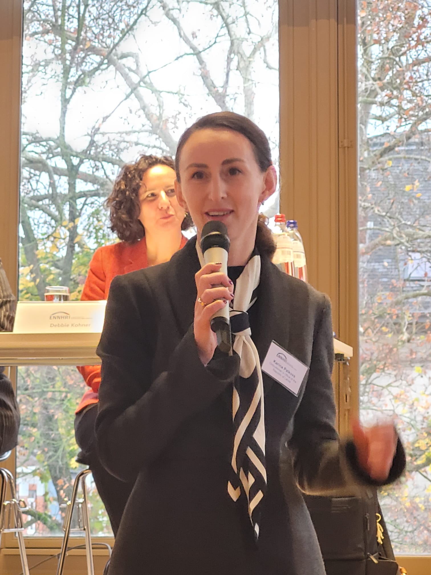 Tiesībsardze Karina Palkova uzrunā Eiropas Nacionālo cilvēktiesību institūciju sadarbības tīkla pasākuma dalībniekus