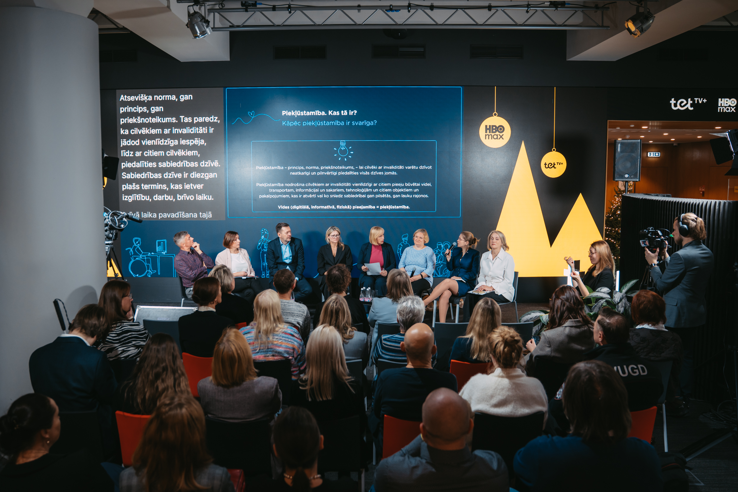 Diskusijas dalībnieki un apmeklētāji