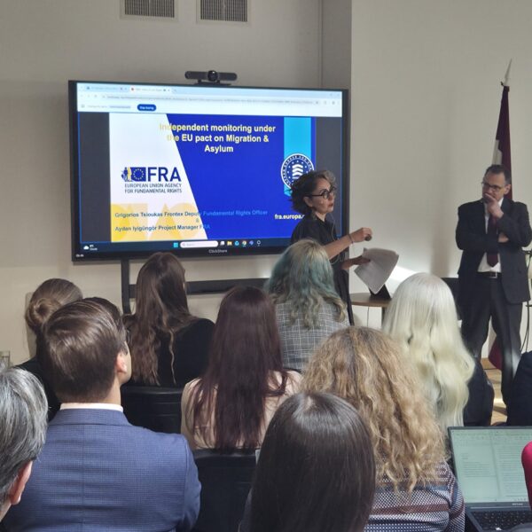 Apmācību vadītāji un dalībnieki