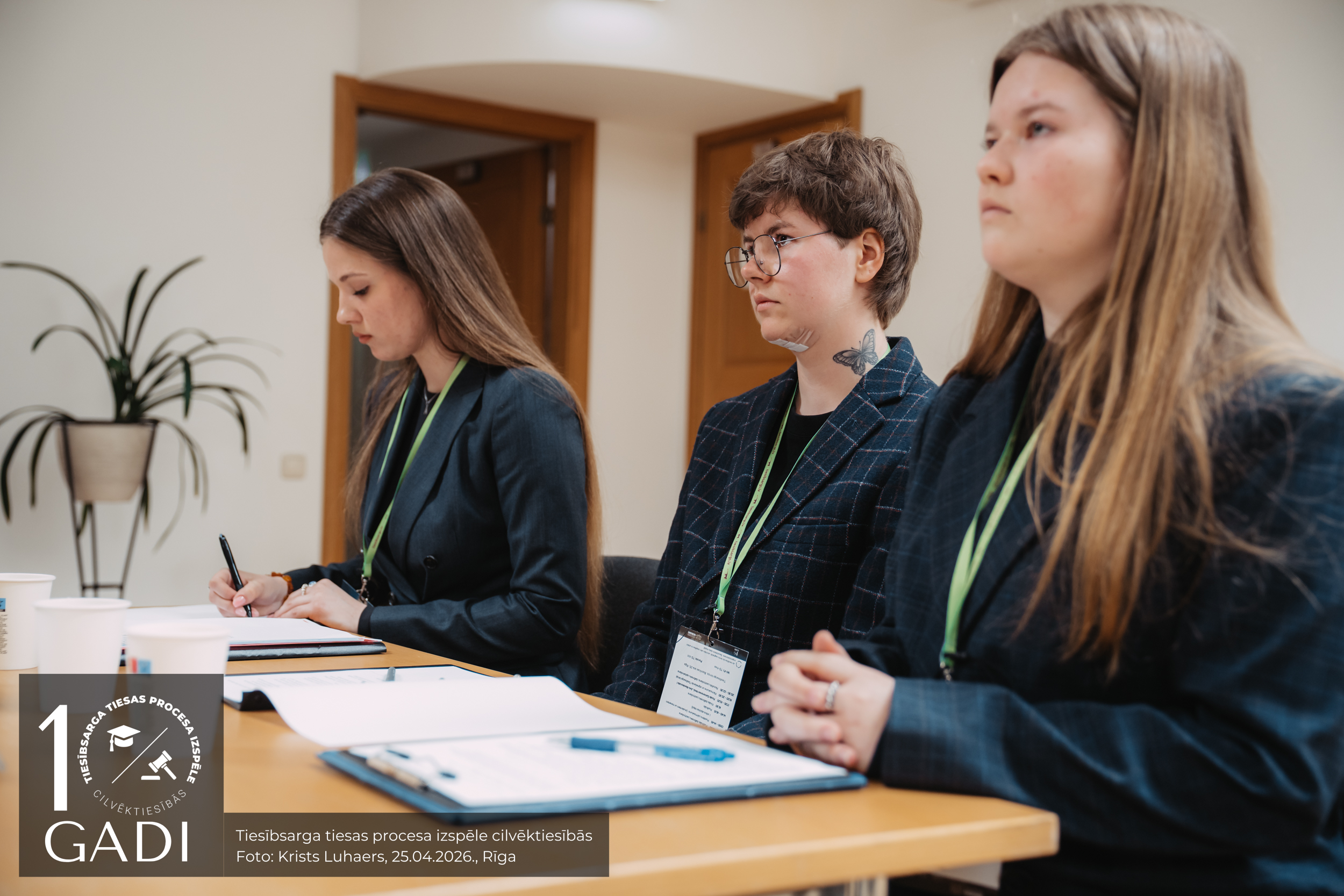 Latvijas Universitātes komanda “Trīs juristu nokrāsas” - Alise Šlosberga, Karlīna Galdiņa, Eila Krista Rumpe