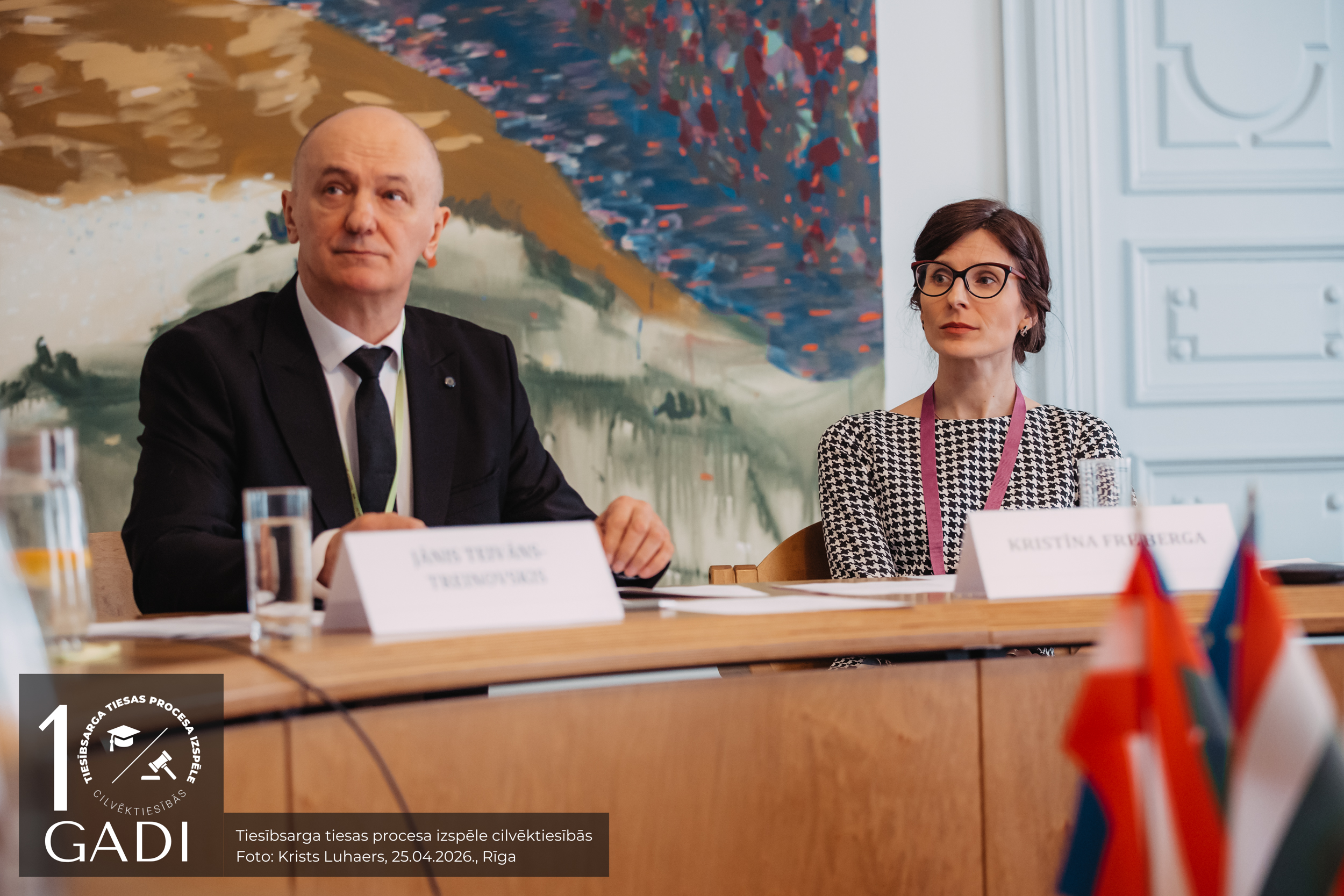 Izspēles tiesneši- Jānis Teivāns-Treinovskis un Kristīna Freiberga