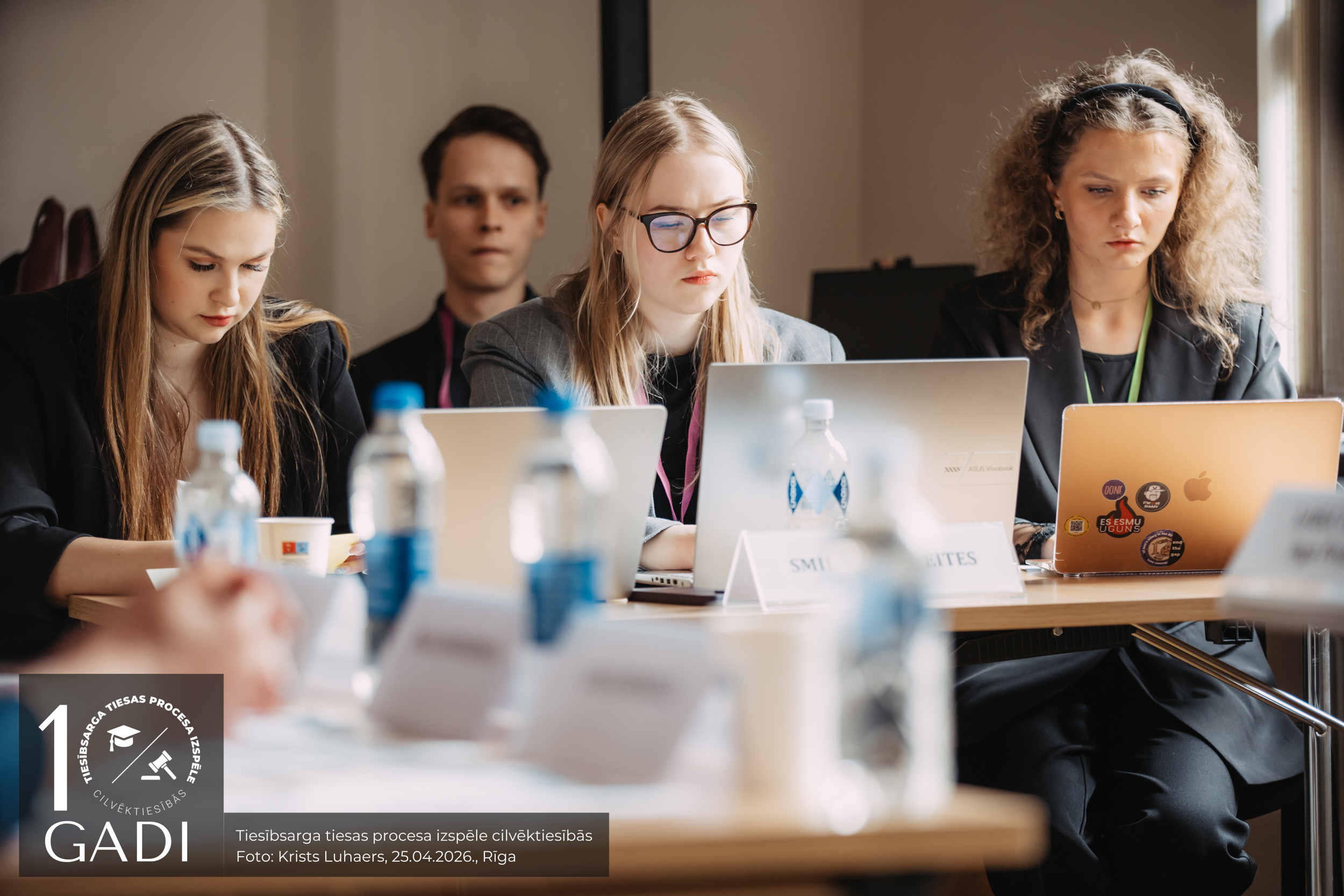 Rīgas Juridiskās augstskolas komanda “Smilšu terapeites” - Elīza Ķirķe, Ieva Demme, Guna Bjalkovska