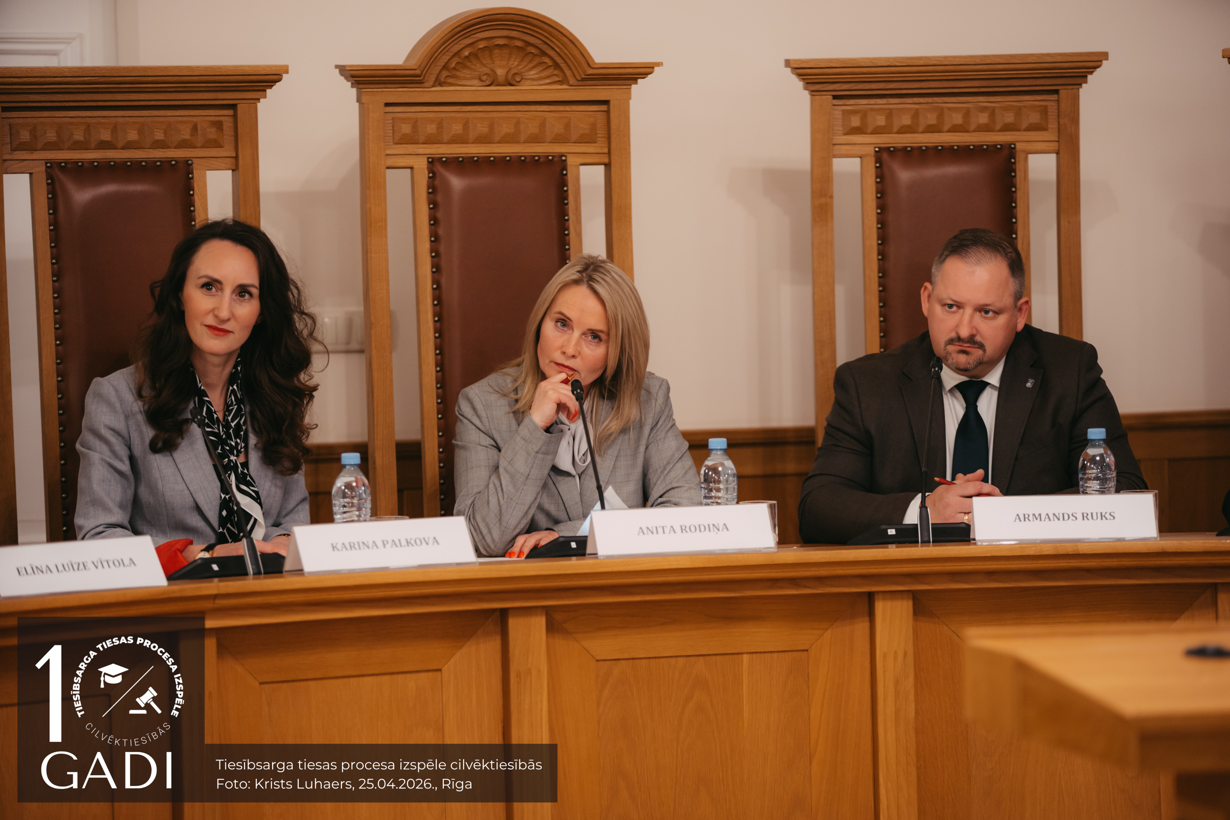 Fināla tiesneši (no kreisās puses): Karina Palkova, Anita Rodiņa, Armands Ruks