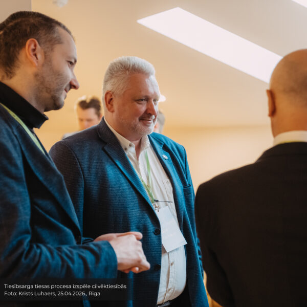 Daugavpils Universitātes komandas “DU SSB” dalībnieki ar treneri Igoru Trofimovu