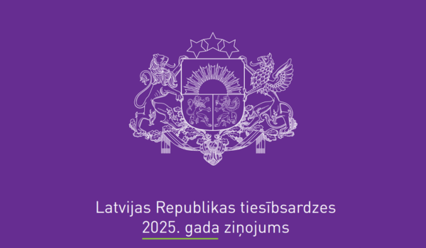 Violeta fona attēls ar Latvijas Republikas lielo valsts ģerboni baltā kontūrā un tekstu: Latvijas Republikas tiesībsardzes 2025. gada ziņojums.